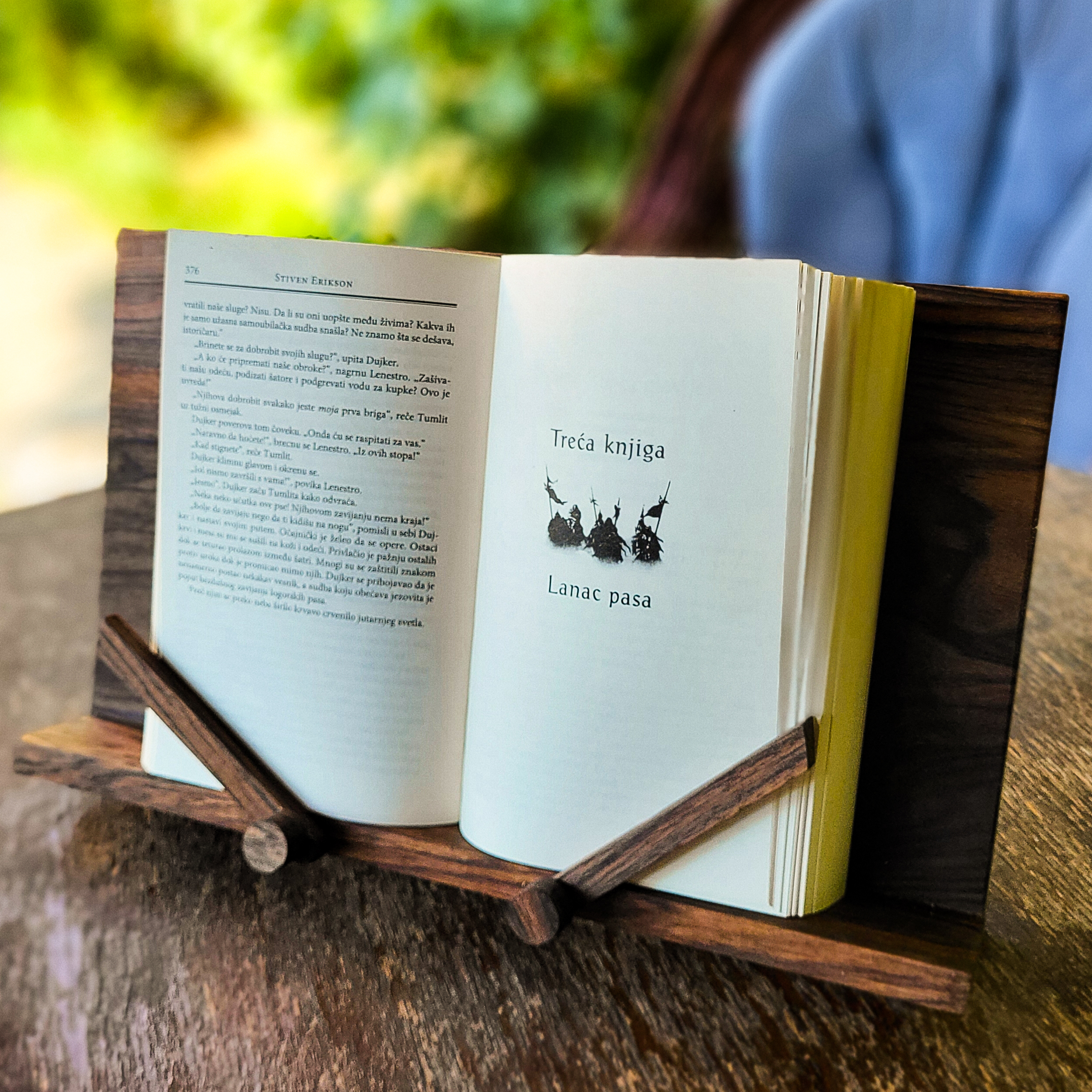 Držač za knjigu, evropski orah