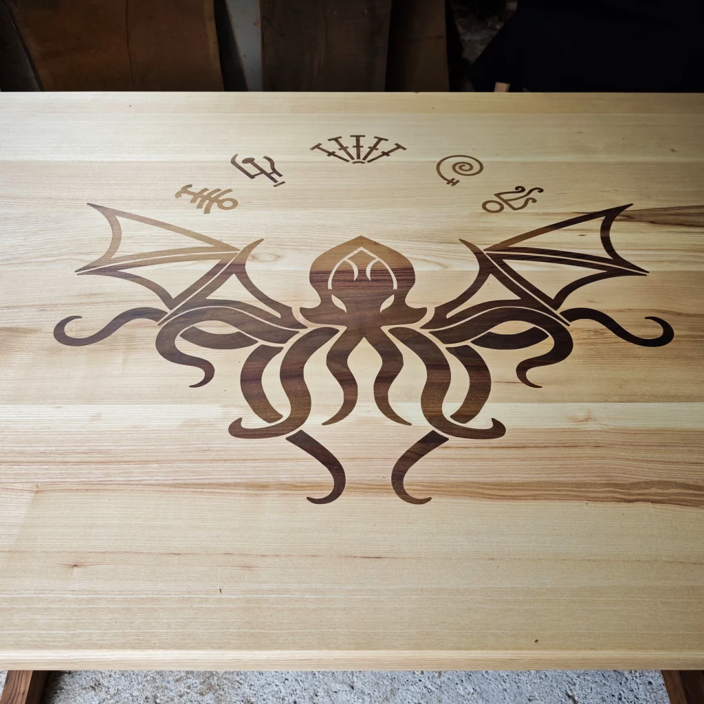 intarzija, cthulhu, pareni orah, jasen