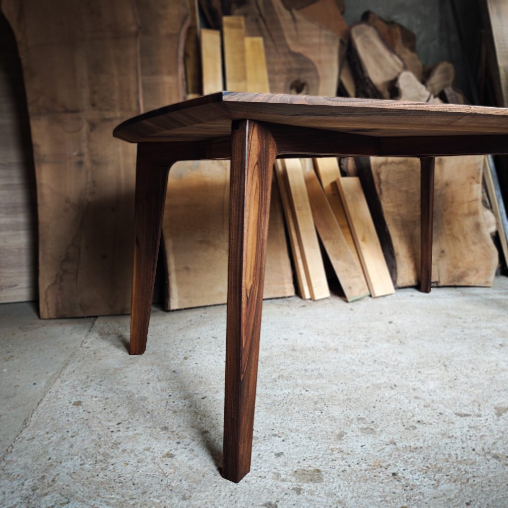 Iks, pareni orah, trpezarijski sto