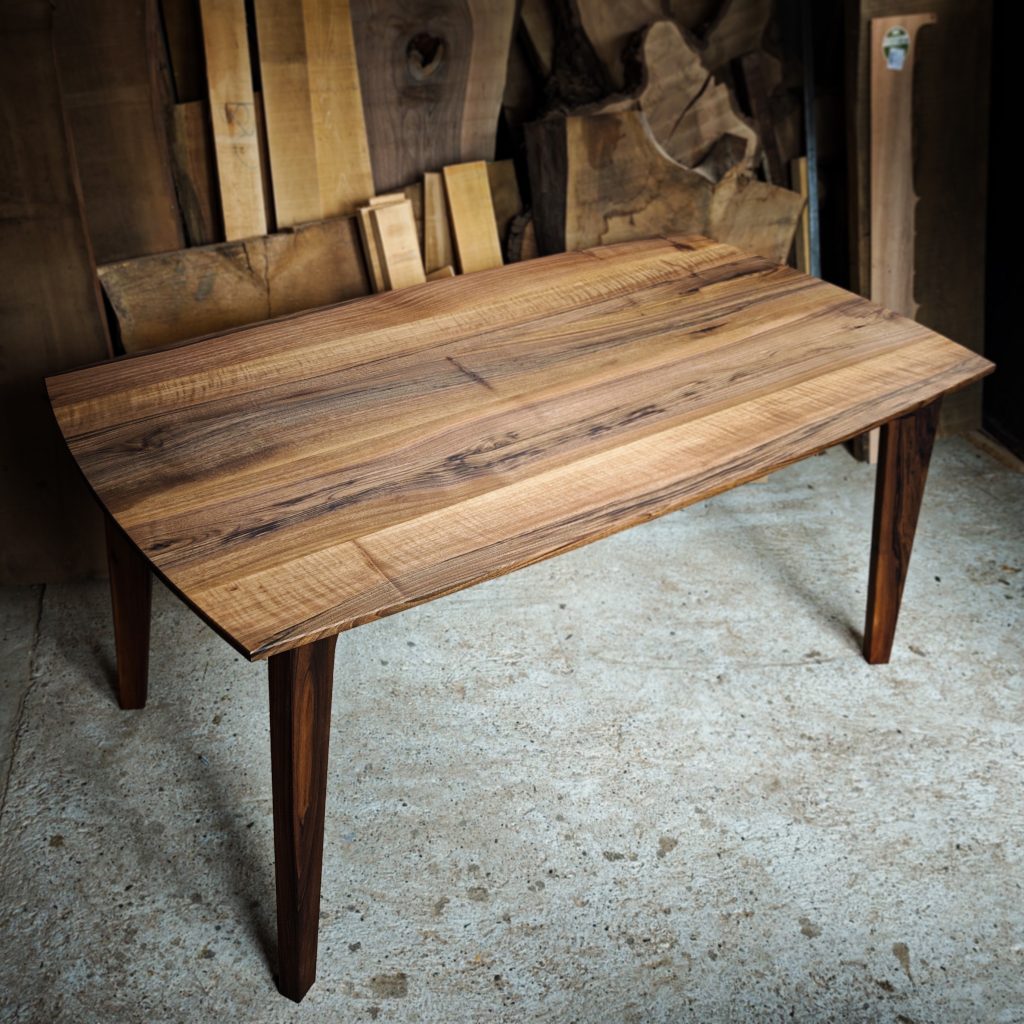 Iks, pareni orah, trpezarijski sto